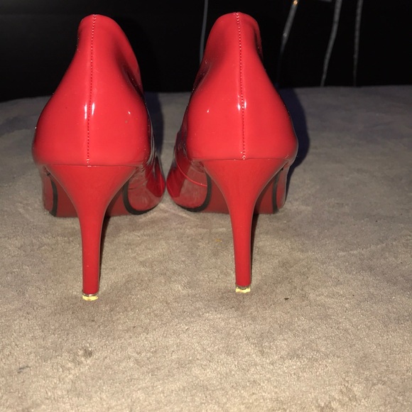 Red pumps - Picture 3 of 3